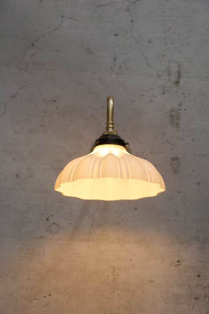 mayflower shade on a gold steel 