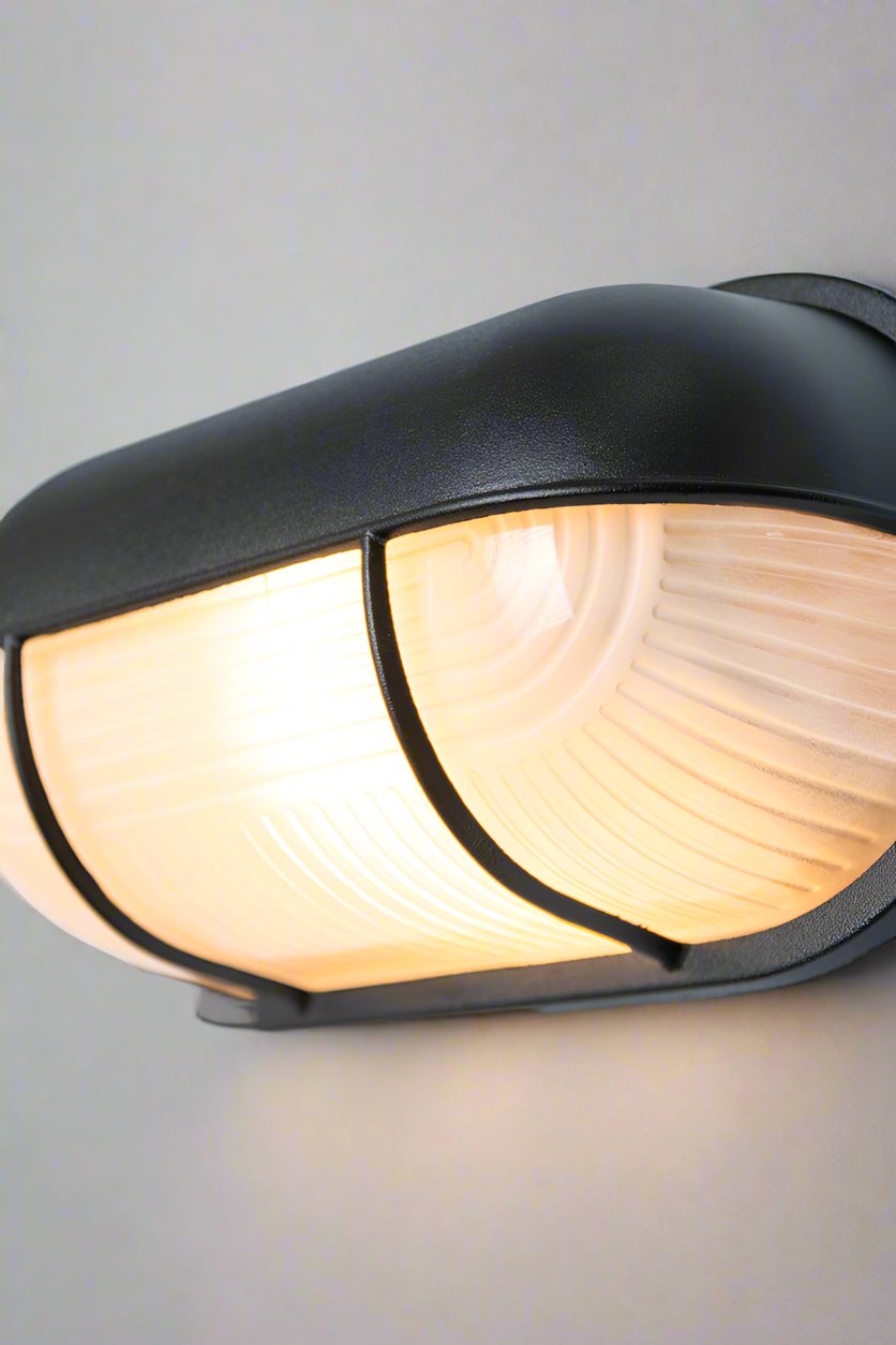 Bunk light in black with an IP44 rating