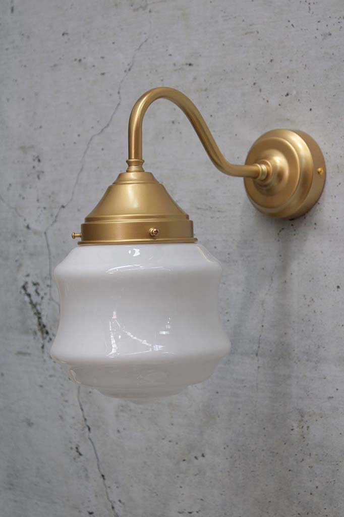 Flinders Gooseneck Exterior Wall Light in gold finish no light on