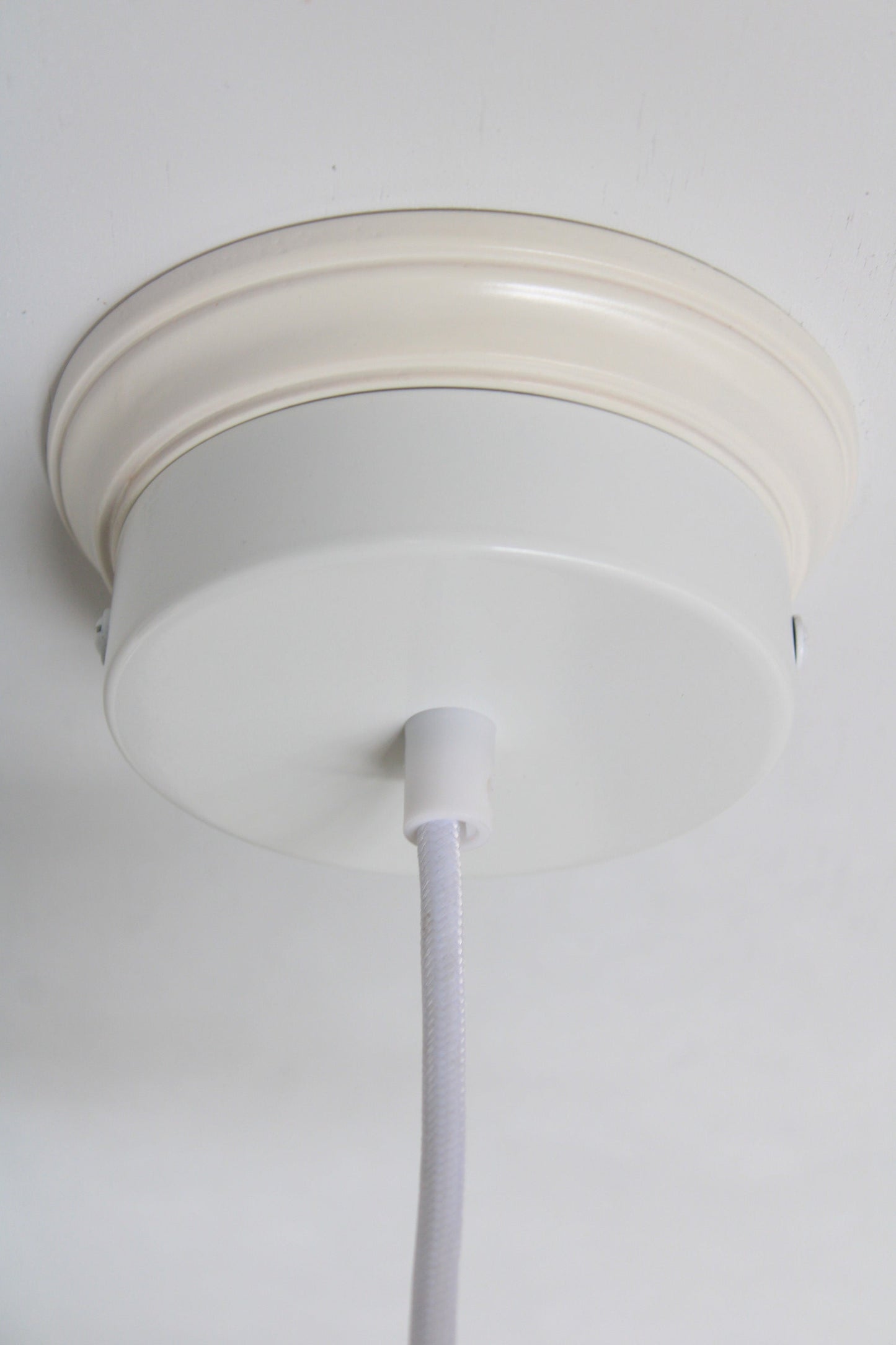 white ceiling rose with wooden mounting block