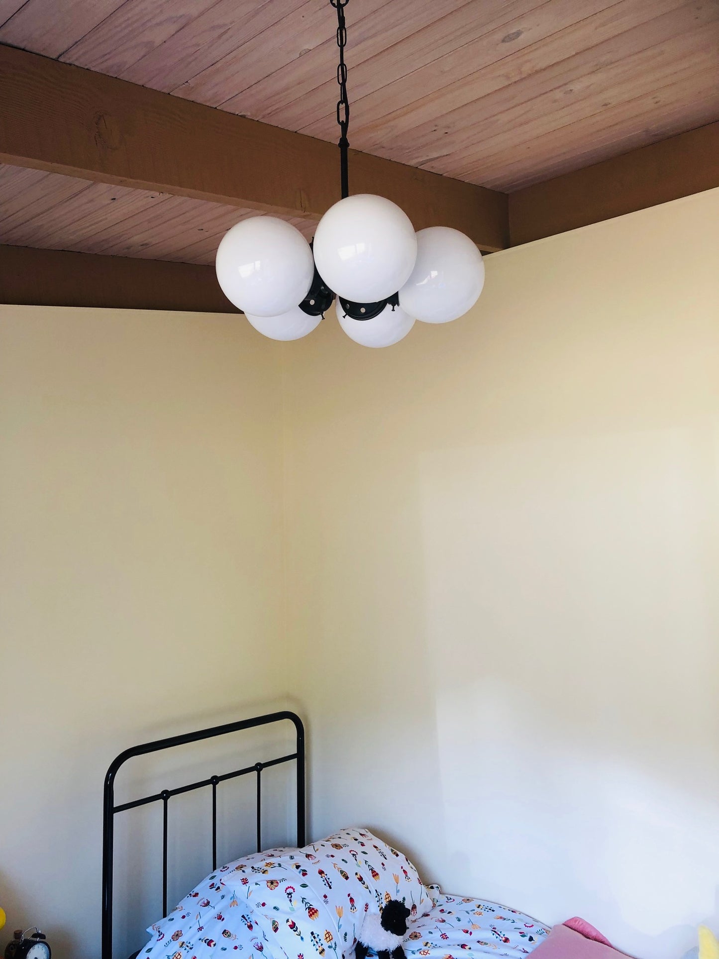 light in kids bedroom