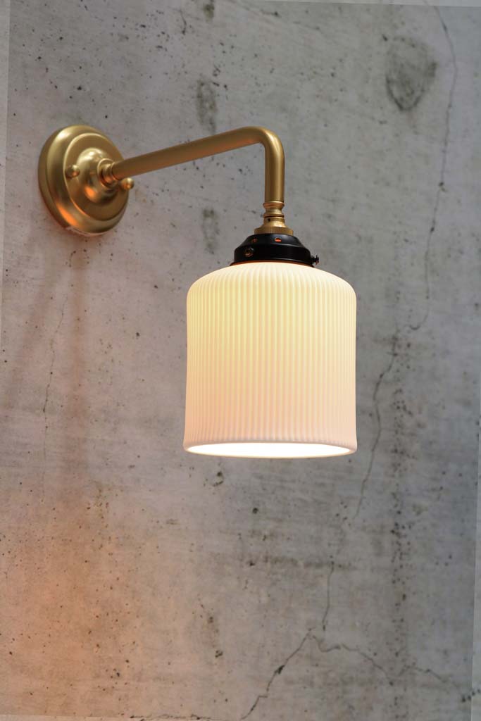 Portofino Ribbed Ceramic 90 Degree Wall Light in gold/brass.