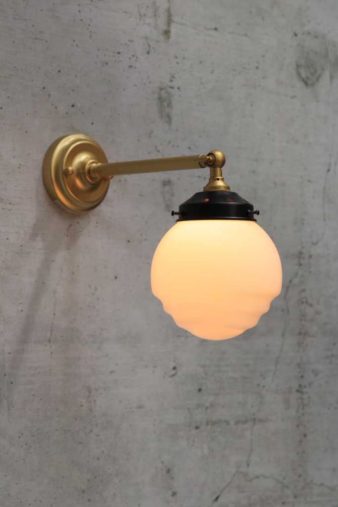 Wall light with adjustable gold/brass steel sconce