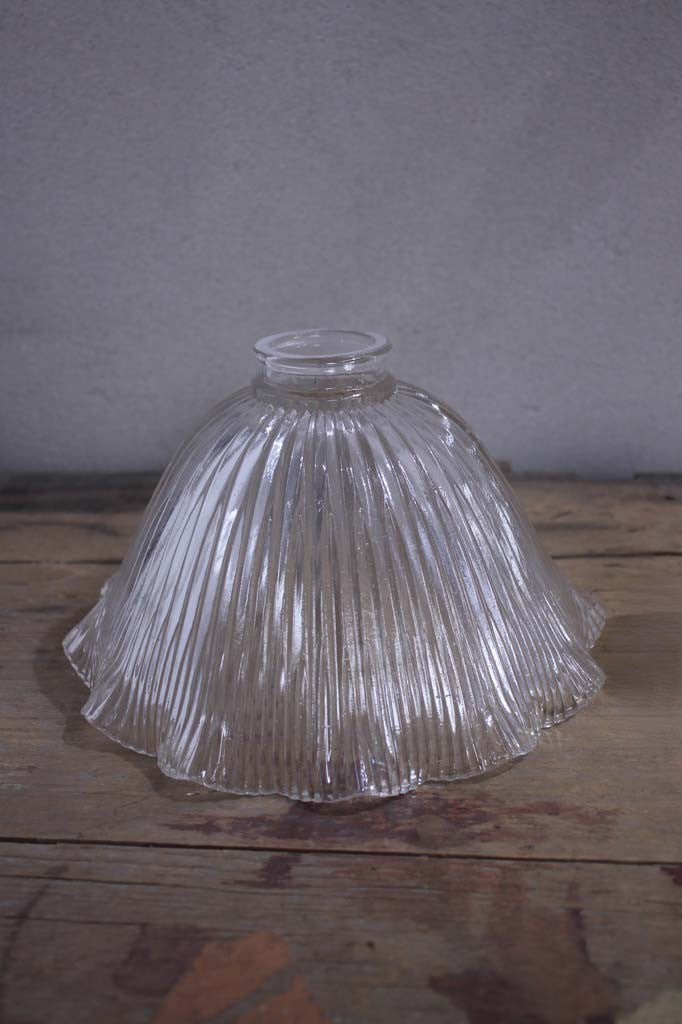 Frill edged ribbed glass shade