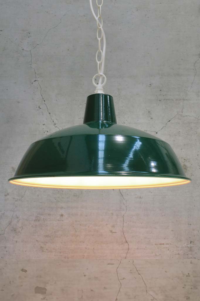 Large federation green warehouse shade on a white top entry suspension chain. 