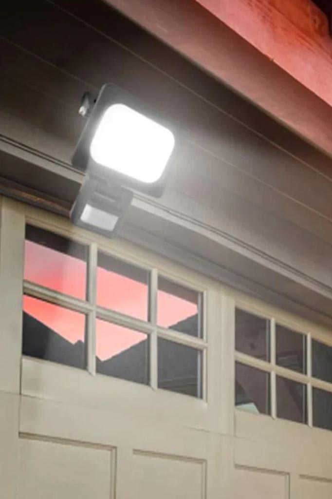 Fullen LED Floodlight on garage