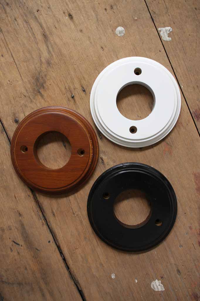 3 colours of the wooden mountint black, black, white and clear. 