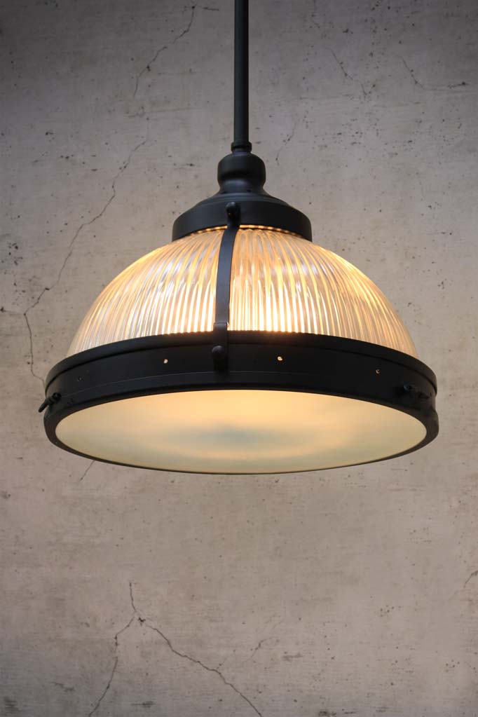 Ribbed glass pole pendant with glass shade