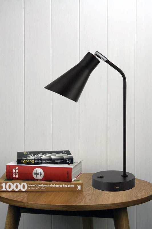 Table lamp with adjustable shade