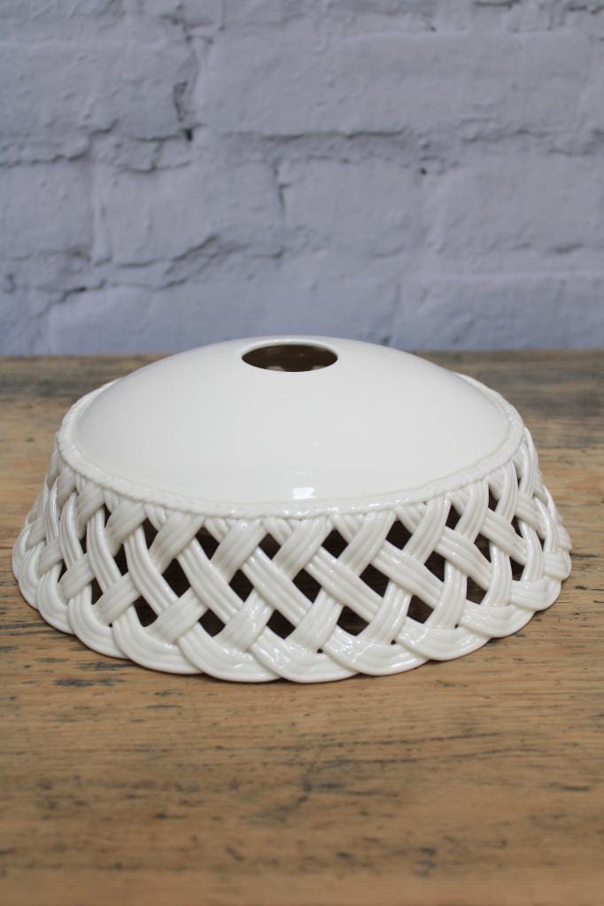 White ceramic shade with lattice shape