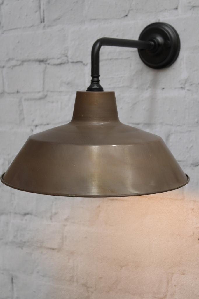 Black steel 90 degree with brass shade