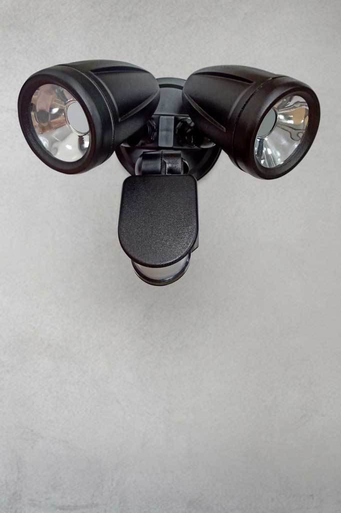 Led spotlight with on sale motion sensor