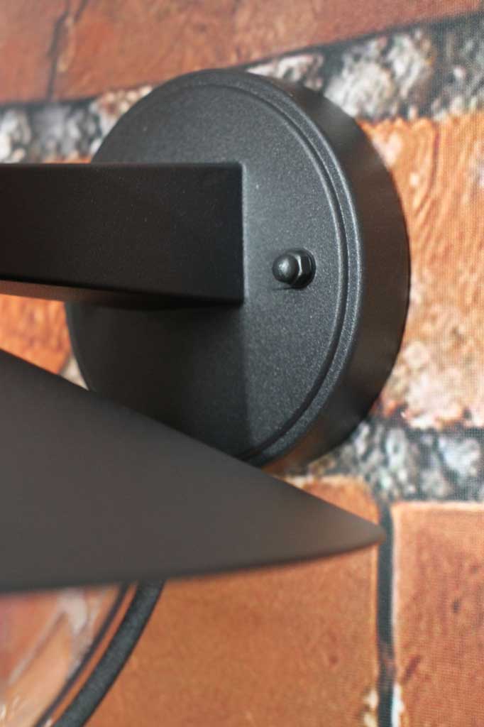 Outdoor light wall mount