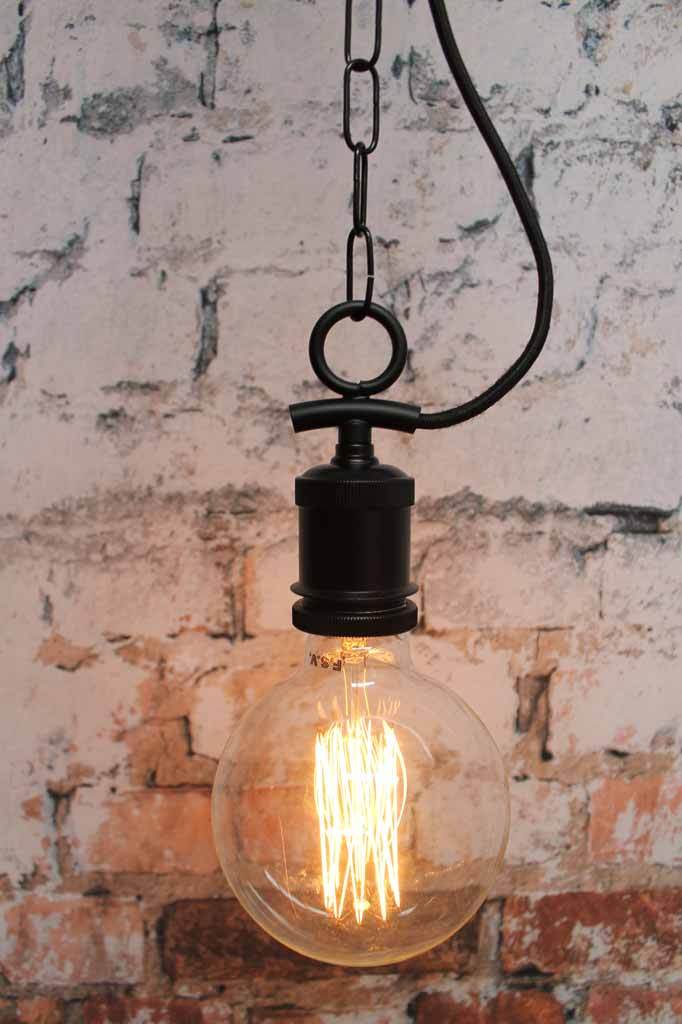 E27 Lampholder with light bulb