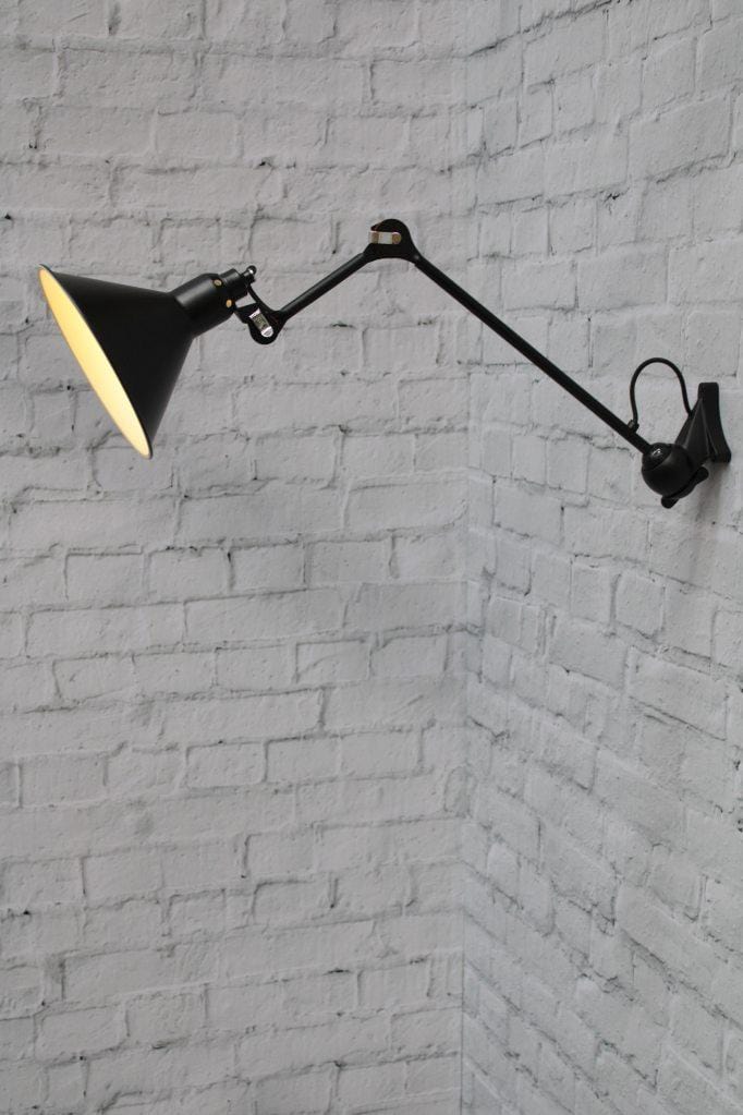 Extendable wall light