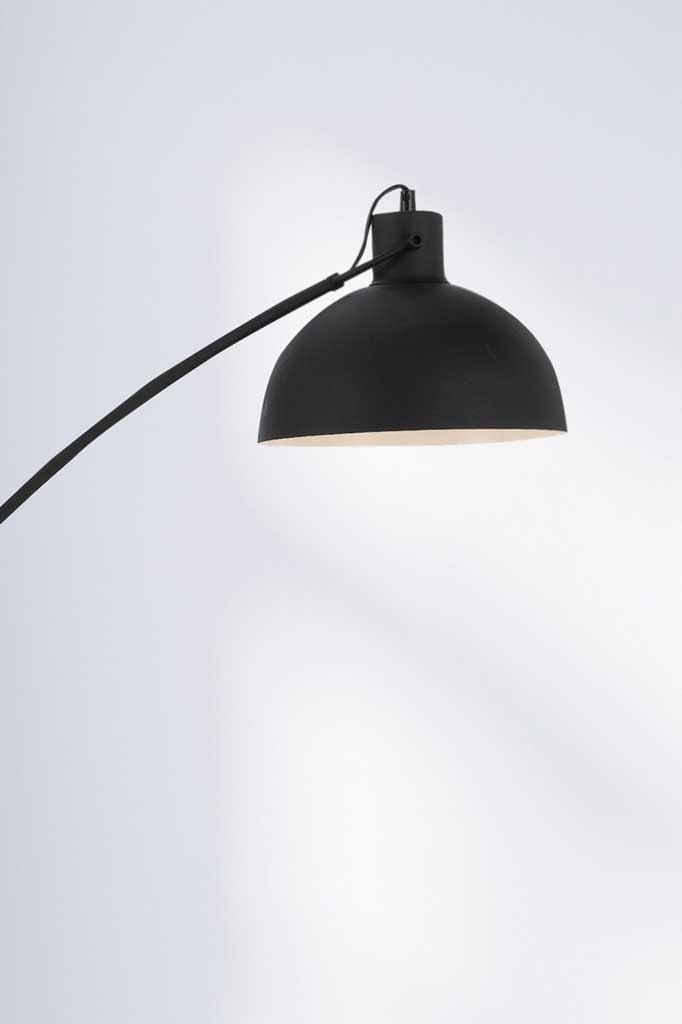 Floor lamp in black finish