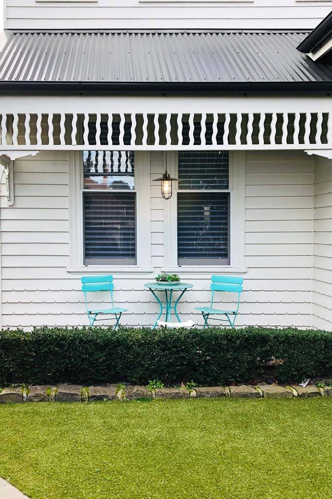 Front porch outdoor pendant light