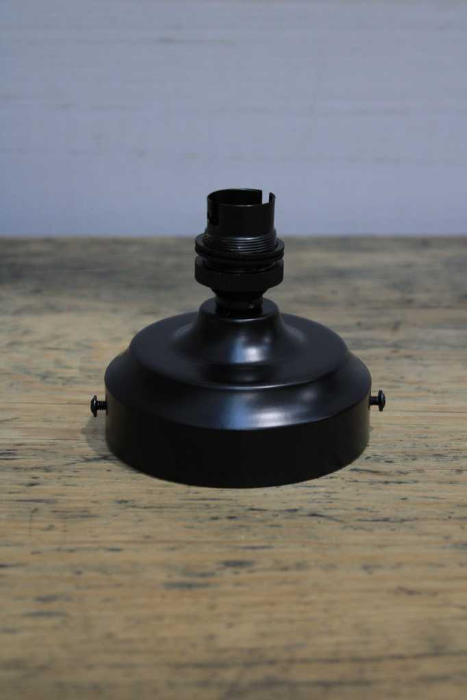 Curved batten holder in black