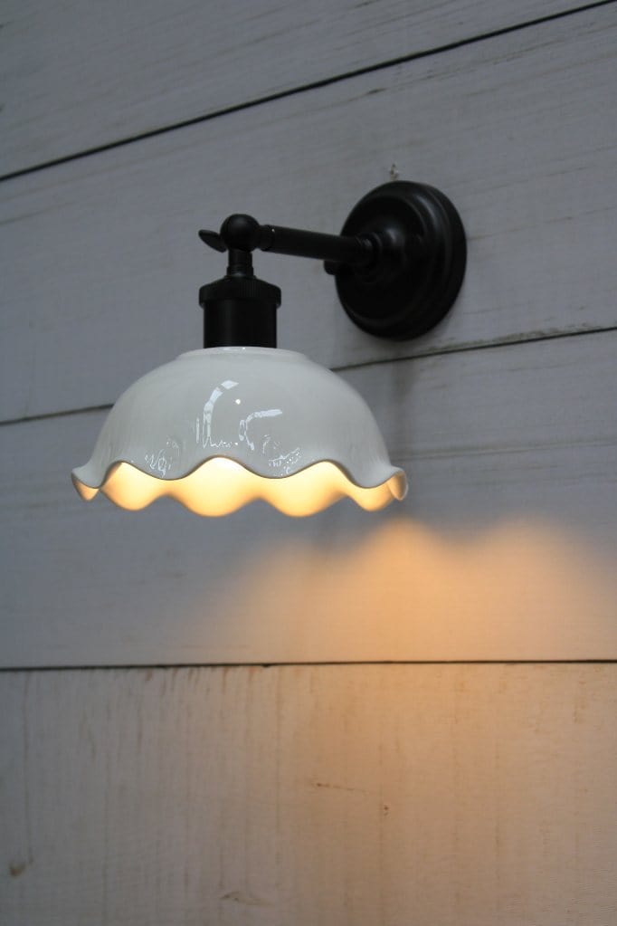 Wall light with black short arm