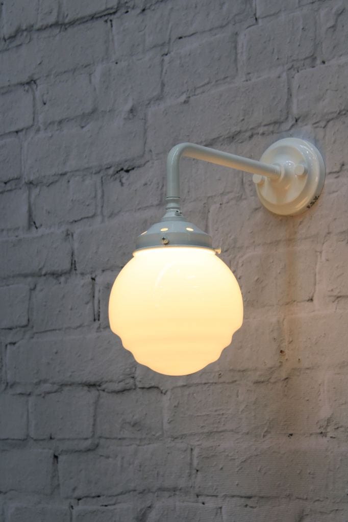 White wall light with 90 sconce