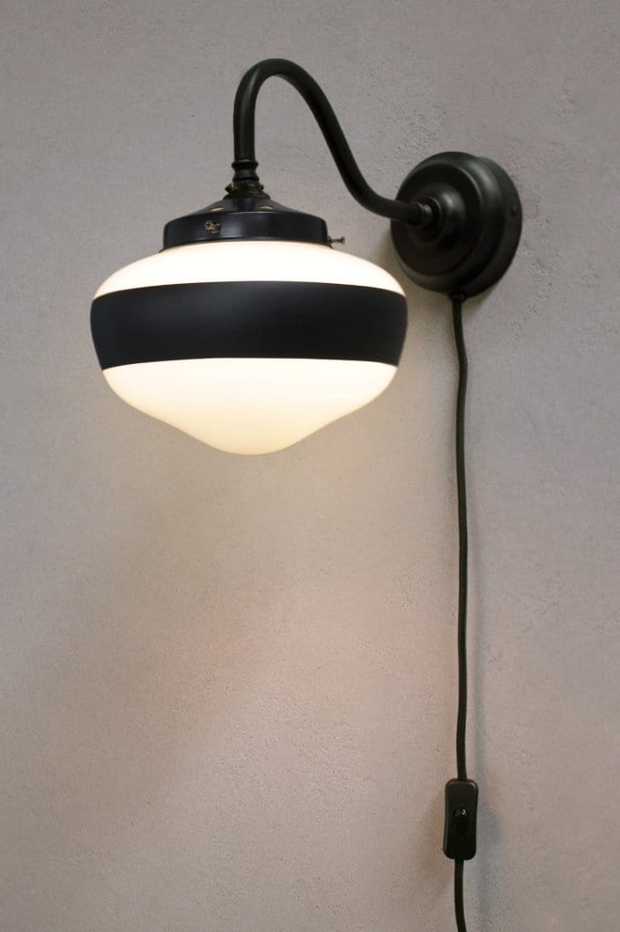 One stripe wall light with wall plug