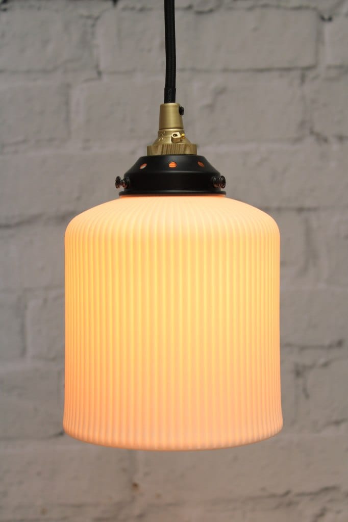 Ribbed ceramic pendant light with gold/brass cord