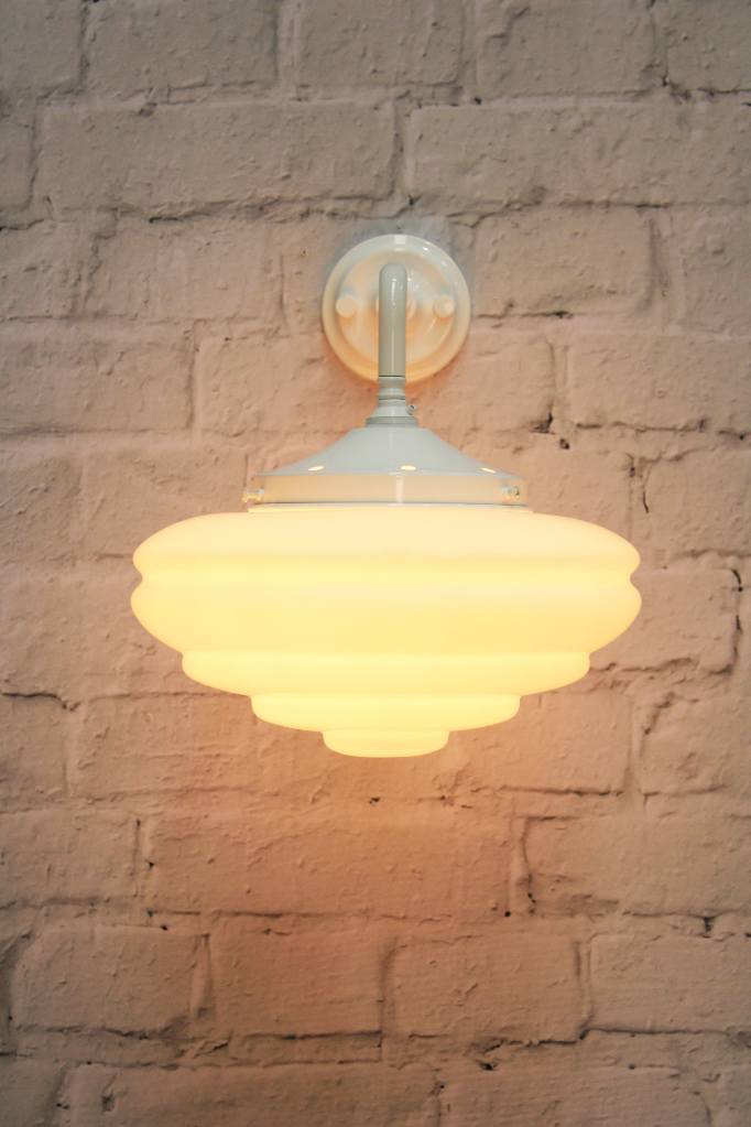 Rockabilly Glass Wall Light with 90 degree white sconce