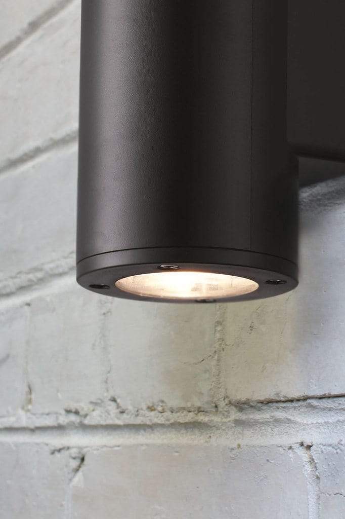 Round outdoor wall light in black