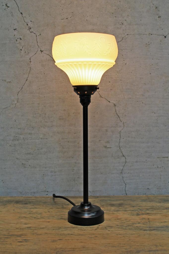 Black steel table lamp