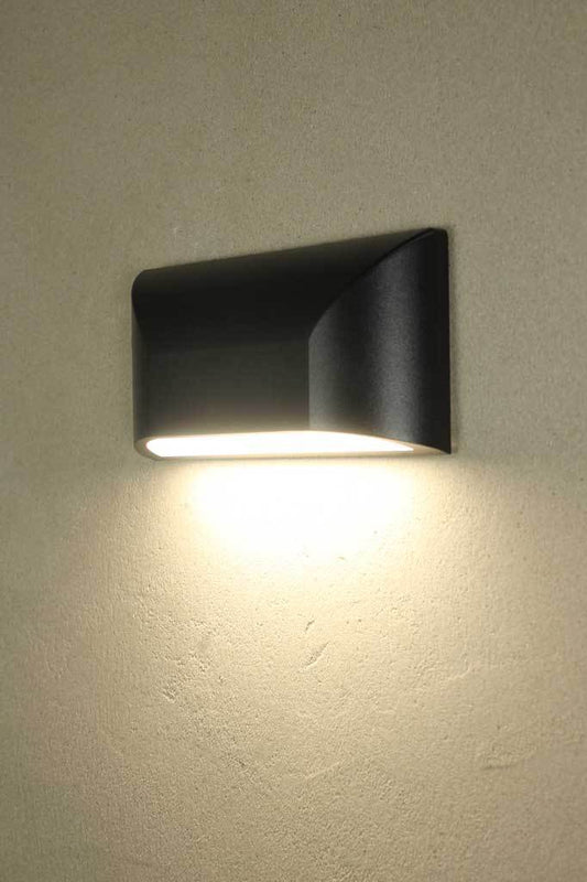 Black horizontal exterior light