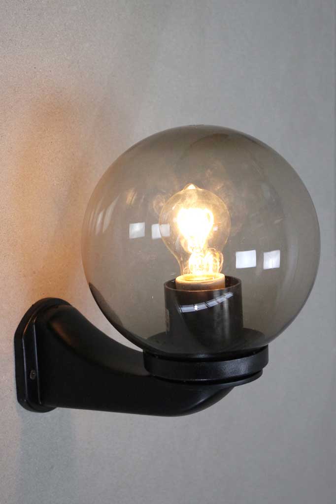 Wall light mounted upwards