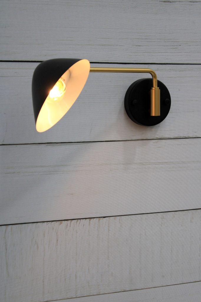 Wall light with tiltable shade