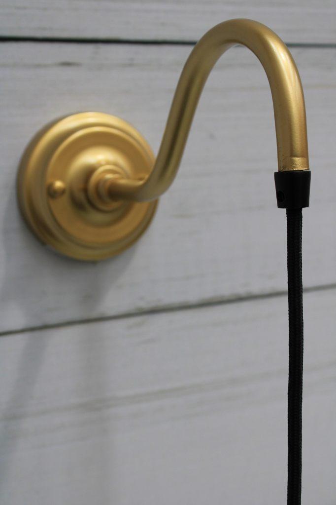 Steel gooseneck in gold finish