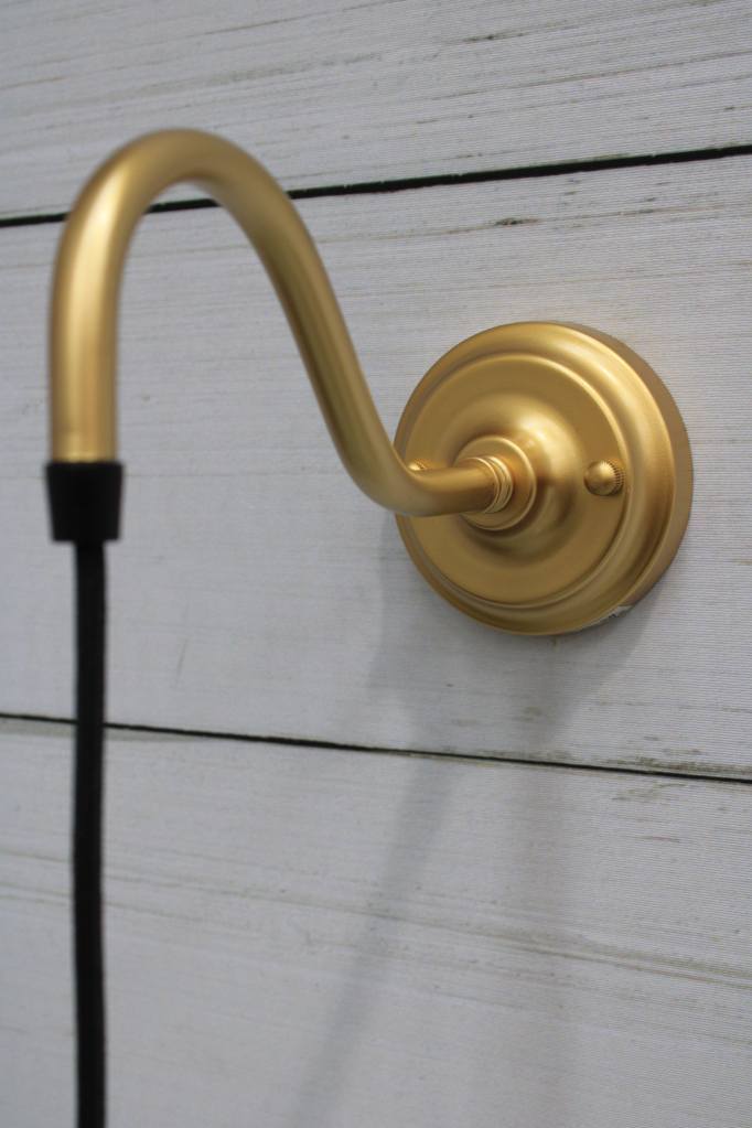 Steel gooseneck in gold finish